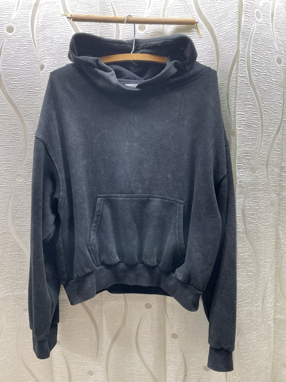 Refuge Athletics Hoodie Women Large Black Mineral Wash Cropped Pullover